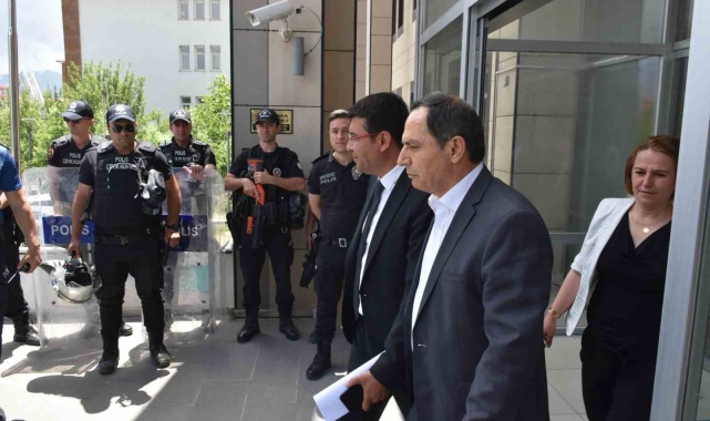 Cumhurbaşkanı Erdoğan'ın fotoğrafını indiren DEM Partili başkan ifade verdi