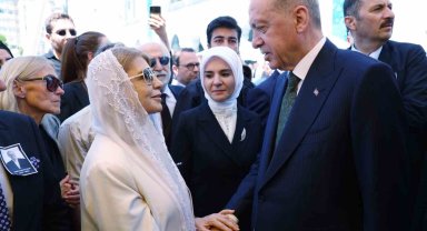 Cumhurbaşkanı Recep Tayyip Erdoğan, önceki gün vefat eden eski başbakan Tansu Çiller'in eşi Özer Uçuran Çiller'in eşi için Levent'te bulunan Barbaros Hayrettin Paşa Camii'nde düzenlenen cenaze törenine katıldı.