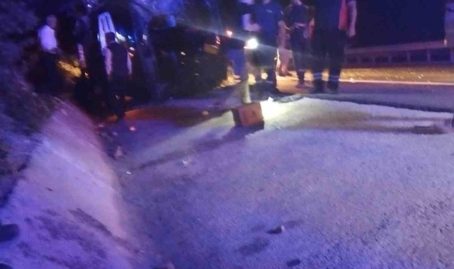 D100'de otobüs devrildi: 9 yaralı