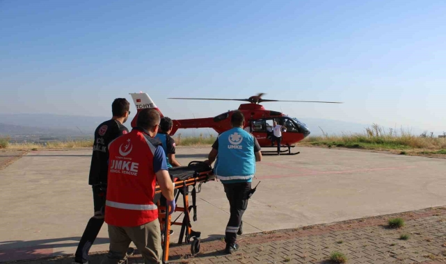 Dağlık alana düşen paraşütçü ambulans helikopterle hastaneye sevk edildi