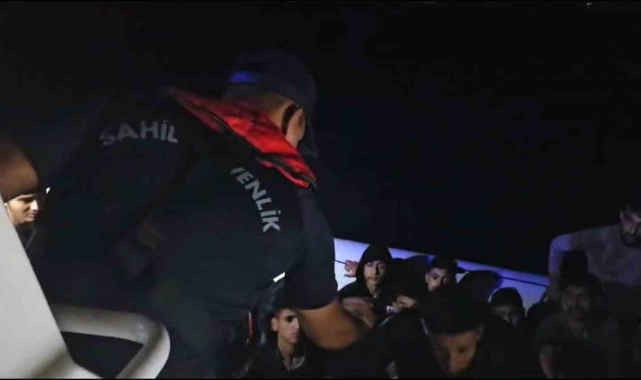 Datça'da 25 düzensiz göçmen kurtarıldı