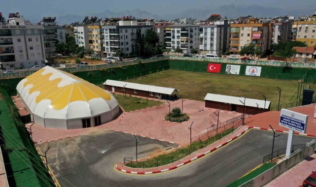 Deniz Baykal Spor Kompleksi'nde ücretsiz yüzme kursu