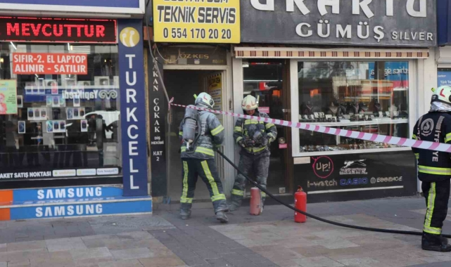 Denizli'de iş hanında çıkan yangın korkuttu