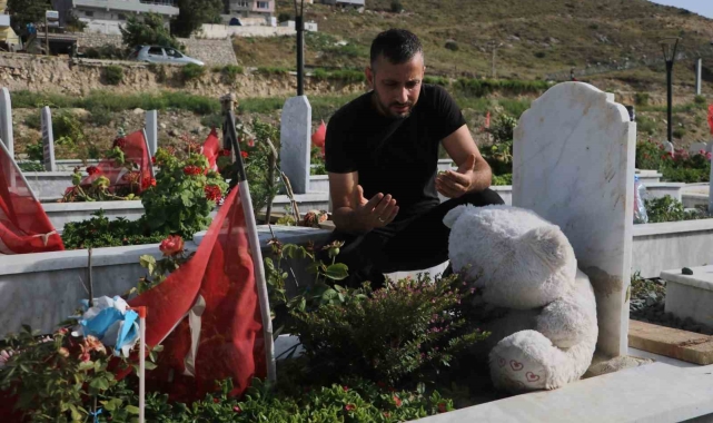 Deprem mezarlığında buruk arefe