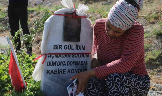 Deprem mezarlığında gözyaşları içinde hüzünlü bayram