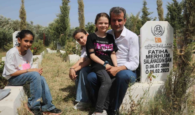 Depremde 3 evladını ve eşini kaybeden baba, enkazdan kurtardığı 4 evladıyla hayata tutundu