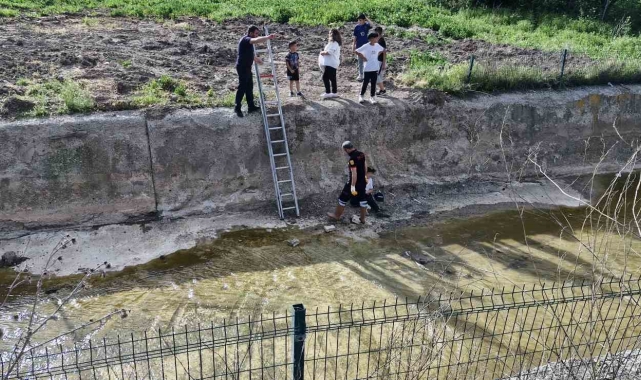 Dereye düşen çocuk ölümden döndü