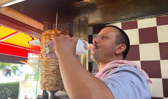 "Dışarı çıkmayın" denilen günde ateş kaşsında ekmeklerinin kazanıyorlar
