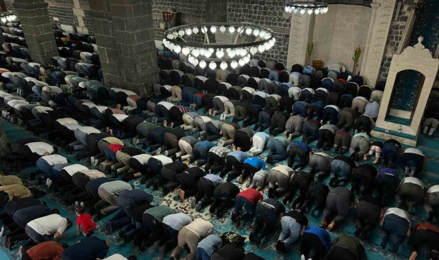 Diyarbakır'ın 5. Harem-i Şerif'inde bayram namazı kılındı