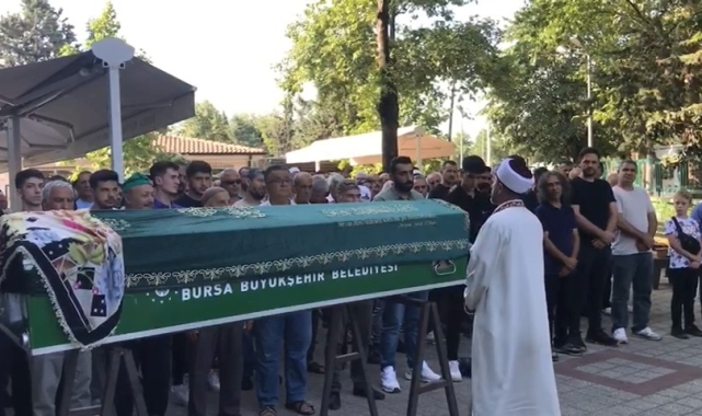 Doktora gittikten sonra evinde ölü bulunan kadın son yolculuğuna uğurlandı