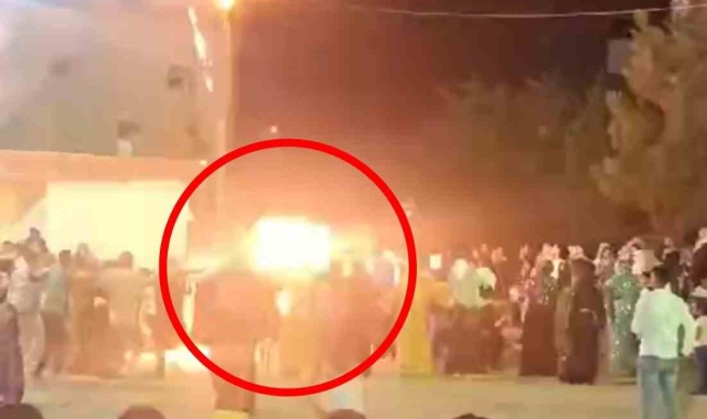 Düğünde havai fişeğin kontrolsüz patlatılması sonucu 9 kişinin yaralandığı an kamerada