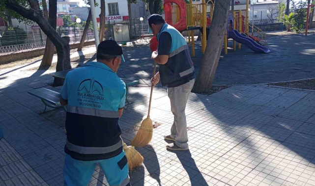 Dulkadiroğlu'nda park ve bahçelerin temizliği