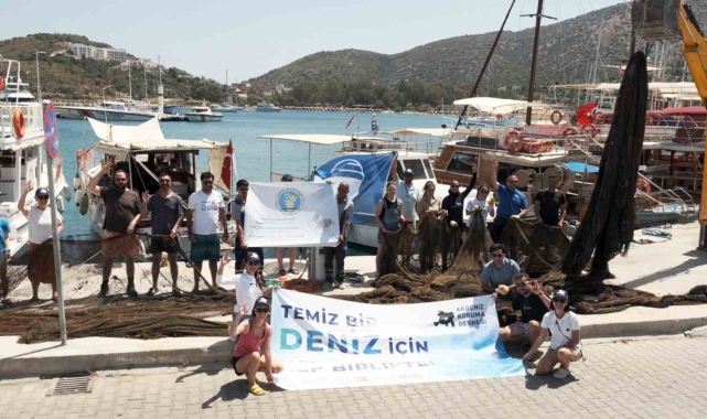 Dünya Okyanus Günü&#039;nde Datça&#039;da sualtı ve kıyı temizliği