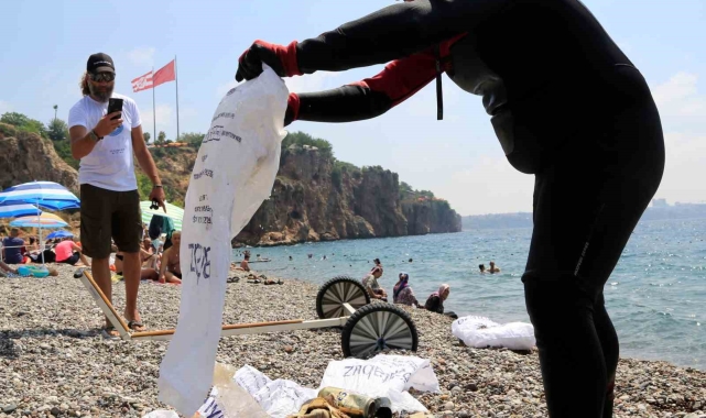 Dünyaca ünlü sahilden günlük 60 ton atık toplanıyor