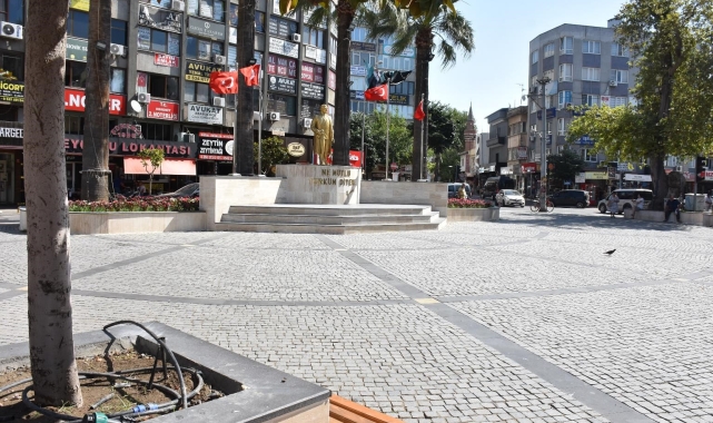 Edremit Cumhuriyet Meydanı yenilendi
