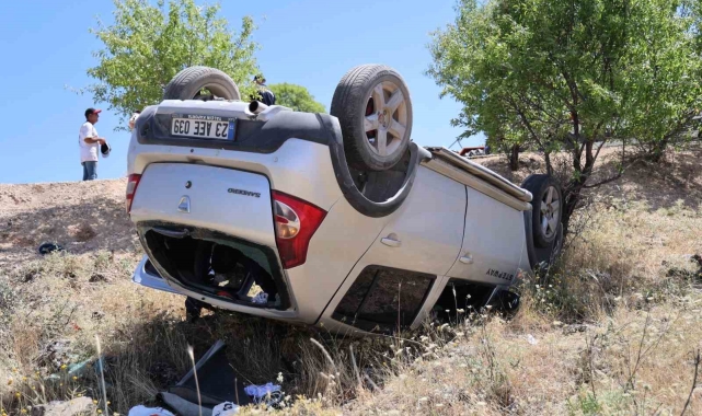 Elazığ'da otomobil şarampole yuvarlandı: 4 yaralandı