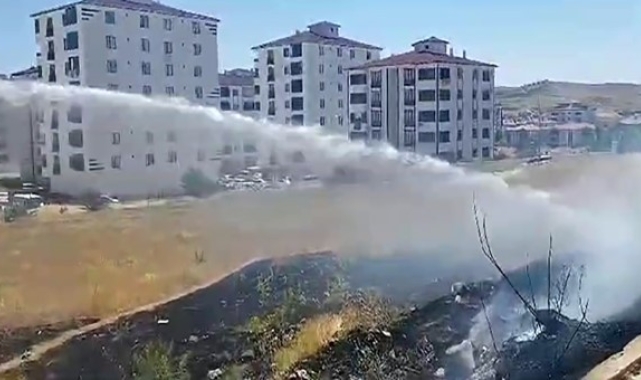Elazığ'daki ot yangını söndürüldü