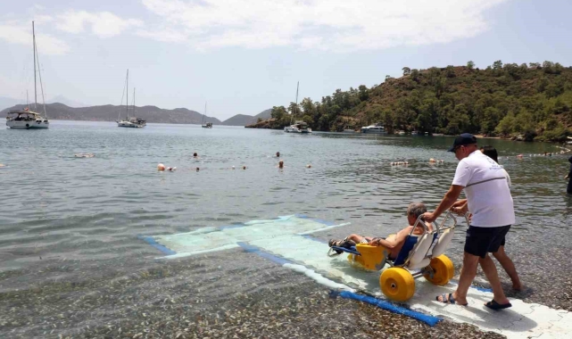 Engelsiz plajlarda deniz keyfi