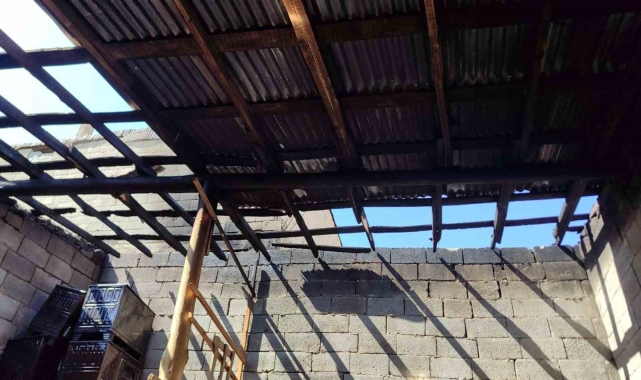 Erciş'te çatı yangını