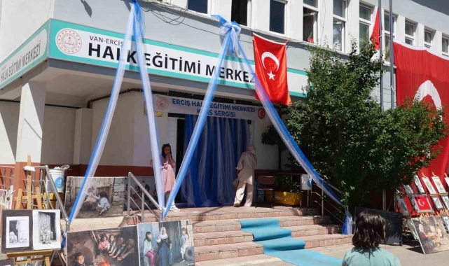 Erciş'te yılsonu sergisi düzenlendi