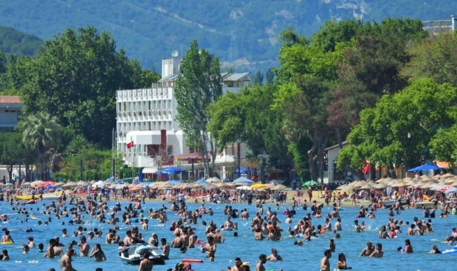 Erdek plajları doldu taştı