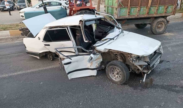 Ergani'de otomobil ile traktör çarpıştı: 3 yaralı