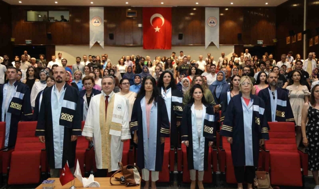 ERÜ Güzel Sanatlar Fakültesi'nde mezuniyet sevinci