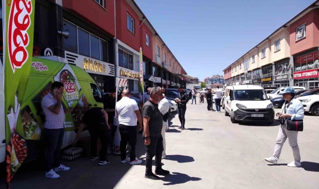 Erzurum'da Ücretsiz Açık Oto Pazarı'na yoğun ilgi