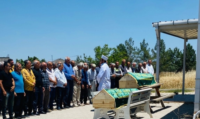 Eşi tarafından öldürülen anne ve kızı toprağa verildi