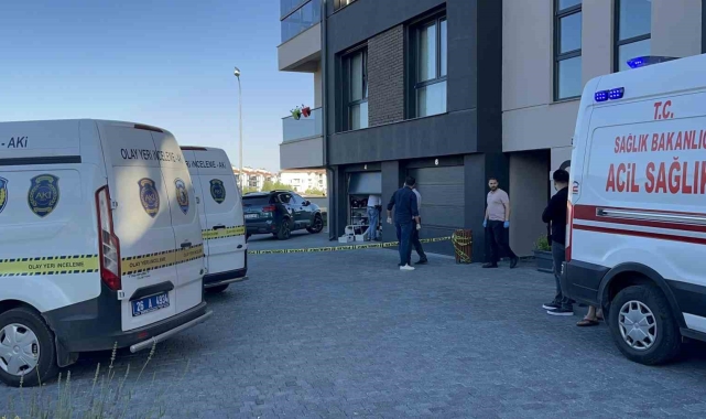 Eşini ve kızını öldürdükten sonra intihar etti