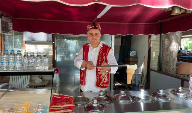 Eskişehirlilerin bu yaz tercihi Maraş dondurması oluyor