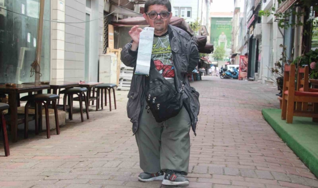 'Faturamatik Yakup': 92 santimetrelik boyu ile 'otomatik fatura'ya direniyor