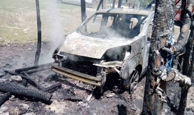 Garajda alev alan araç kullanılamaz hale geldi