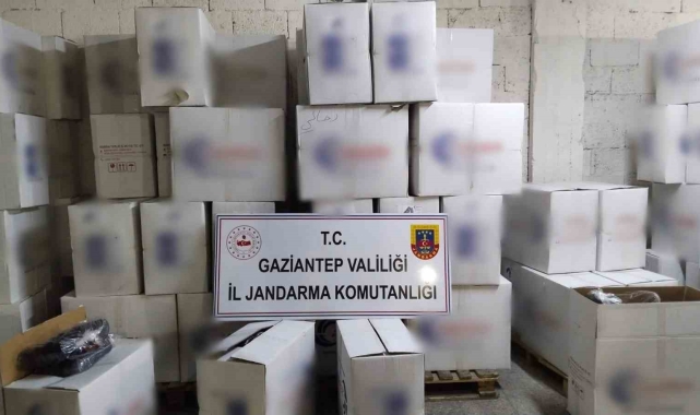 Gaziantep'te 2 milyon 670 bin TL değerinde sahte terlik ele geçirildi