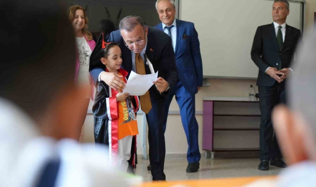Gaziantep'te 730 bin öğrenci karne heyecanı yaşadı