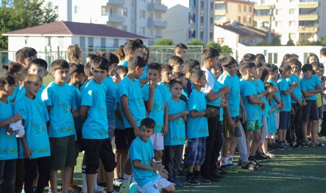 Genç'te yaz spor okullarının açılışı yapıldı