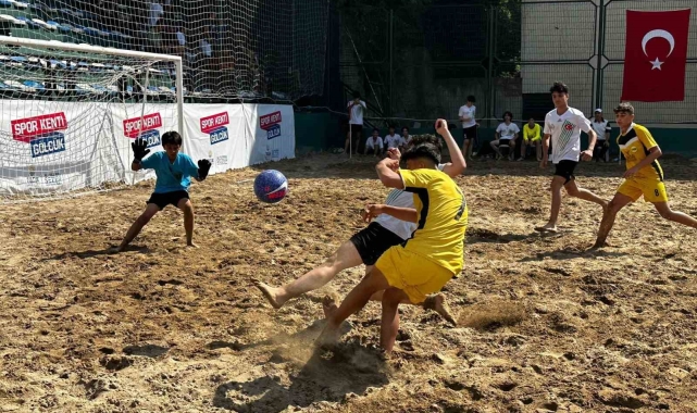 Gölcük'te kum futbolu heyecanı için kayıtlar başladı