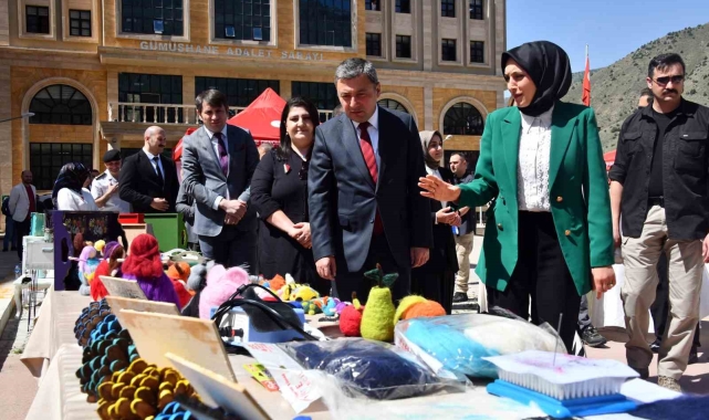 Gümüşhane'de yükümlülerin el sanatları sergisi büyük beğeni topladı