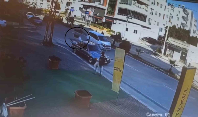 Hafif ticari aracın çarptığı bisikletli çocuk havaya uçtu, o anlar kamerada
