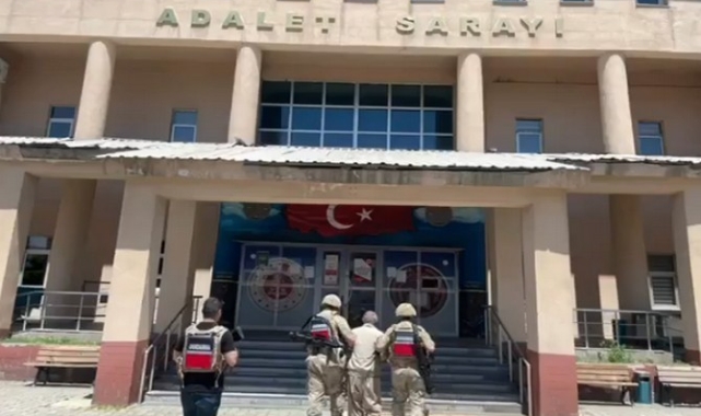 Hakkari&#039;de aranan 30 şahıs yakalandı