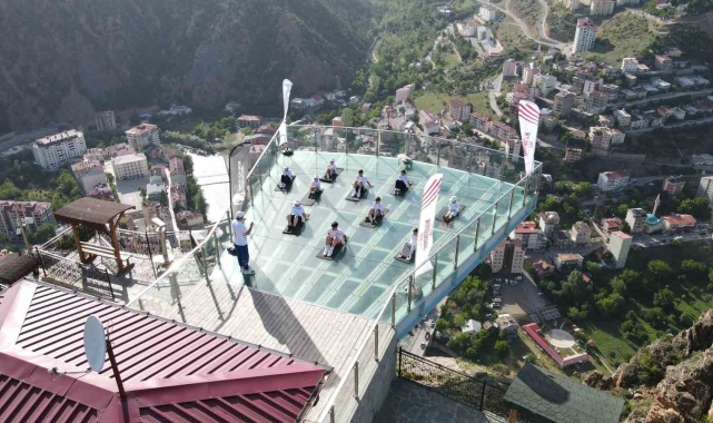 'Hareketlilik Yılı'nı 240 metre yükseklikte kutladılar
