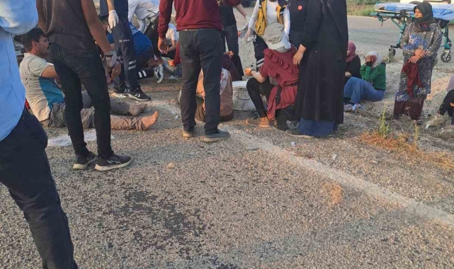 Hatay'da tarım işçilerini taşıyan kamyonet devrildi: 20 yaralı