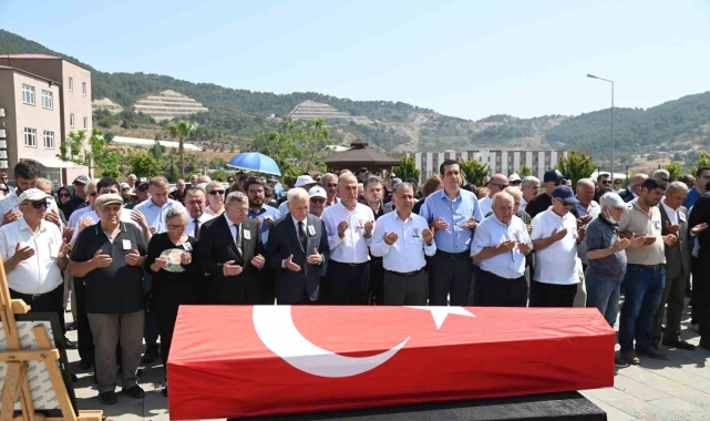 Hayatını kaybeden Prof. Dr. Ali Ayhan, memleketi Anamur'da toprağa verildi