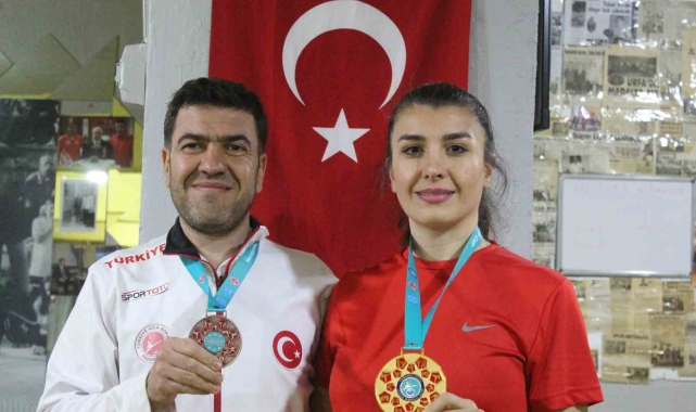 "Her başarılı erkeğin arkasında bir kadın vardır" sözü tersine döndü