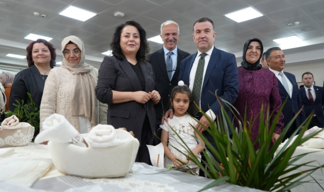 Hünerli kadınların yıl boyunca ürettikleri el emekleri sergilendi