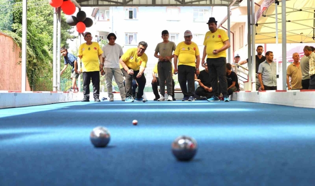Huzurevi sakinleri 'Bocce' oyunu ile yeteneklerini sergiledi