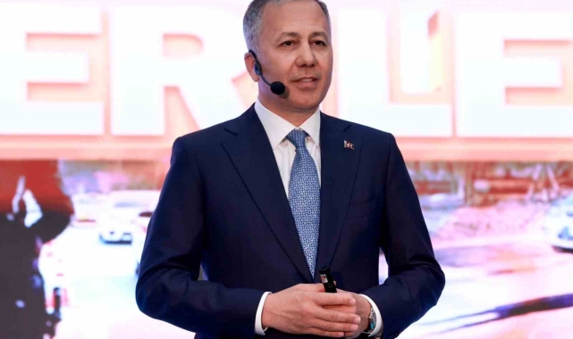 İçişleri Bakanı Yerlikaya: "Kurban Bayramı tatilli süresince meydana gelen trafik kazalarında 72 kişi hayatını kaybetti, 12 bin 274 kişi yaralandı"