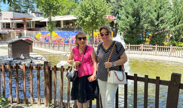 İki sıra arkadaşı 50 yıl sonra Ankara'da buluştu