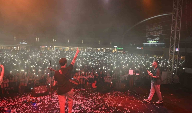 İkilem, Gül Festivali'nde Ispartalılara unutulmaz gece yaşattı