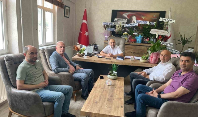 İlçenin sevilen doktoru Kızılöz'e hayırlı olsun ziyaretleri devam ediyor